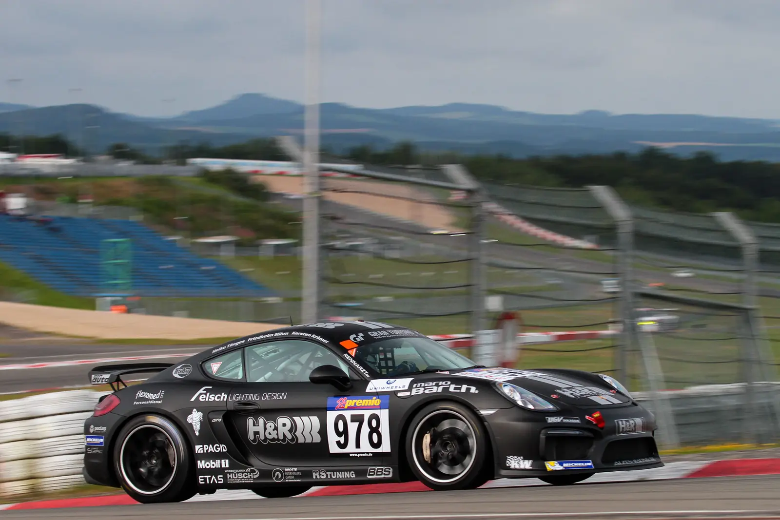 Felsch Lighting Design and con-x get involved in motorsport
